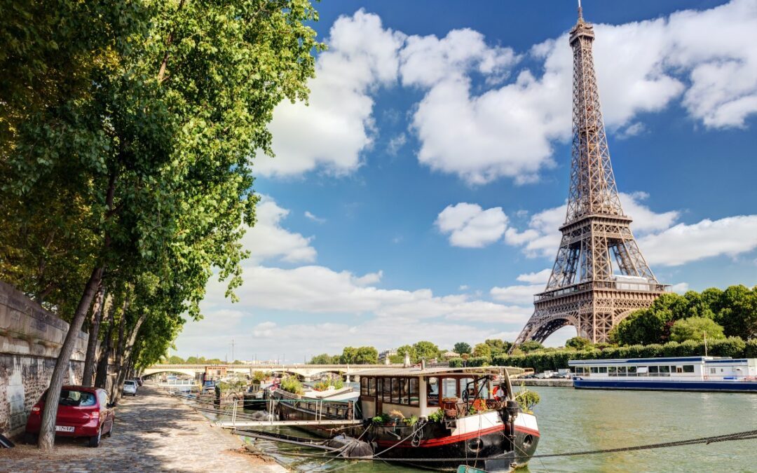 Top 6 des péniches pour un dîner romantique inoubliable à Paris