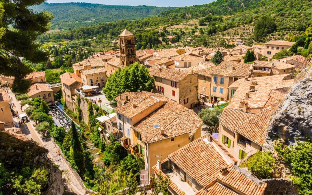 Planifier un week-end original en amoureux : les pépites de la région PACA